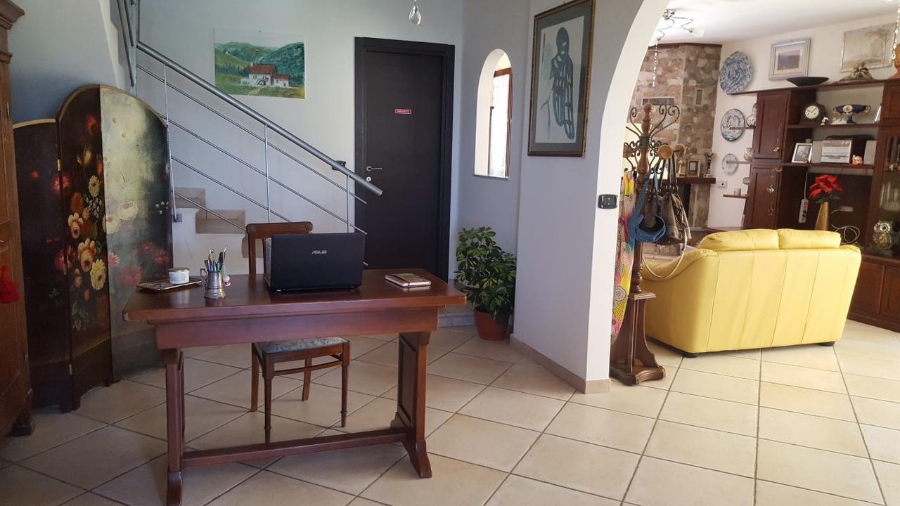 B&B La Taverna Degli Angeli Vezzi Portio Eksteriør bilde